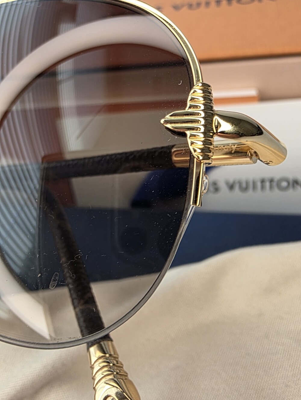 Louis Vuitton Monogram Petite Viola Pilote Aviator Sunglasses - Picture 7 of 16